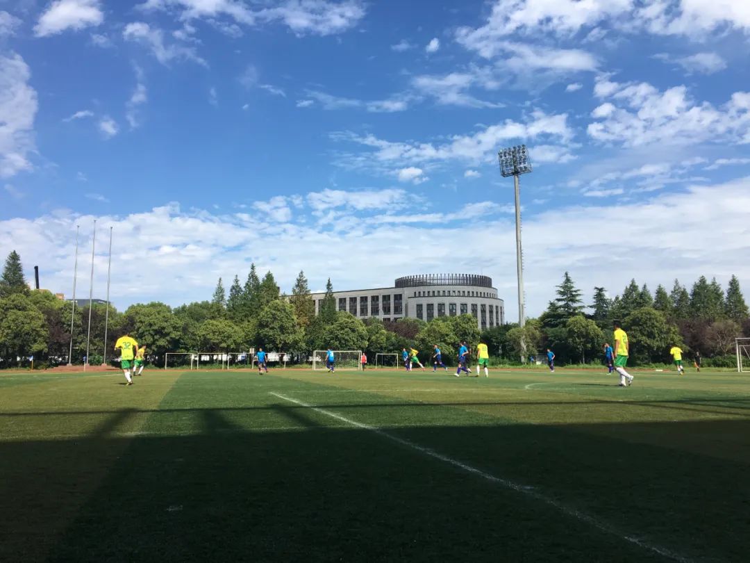 足球不仅仅是足球,中年人的足球已不仅仅是足球