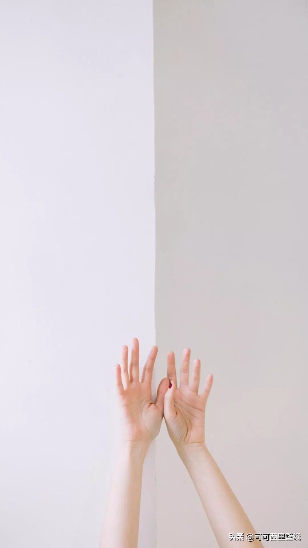 最近比较火的微信聊天背景,微信黑背景如何换成白背景