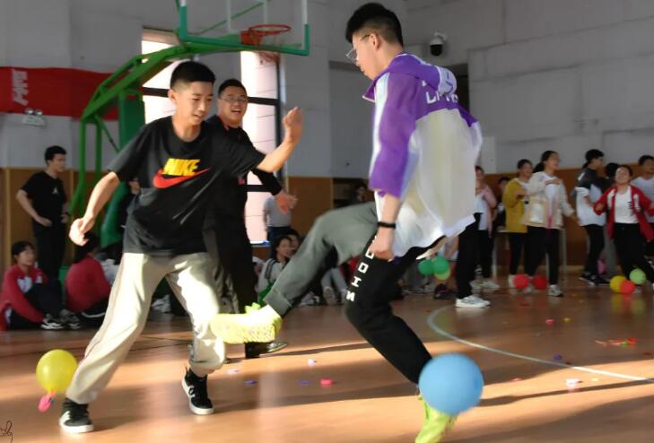 趣味运动会携手共进视频,趣味运动会携手同行