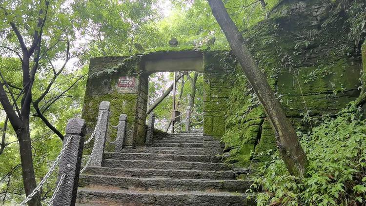 黔南第一山在什么地方,黔南第一山在哪里