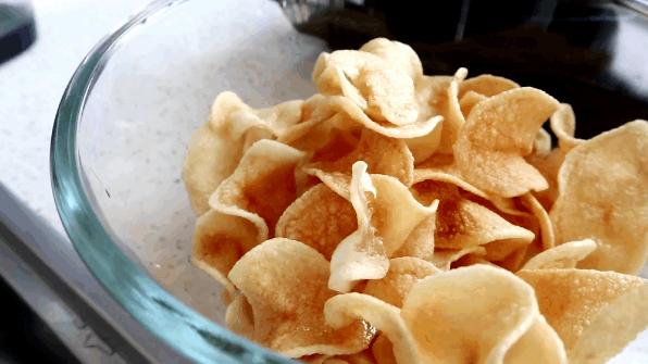 土豆怎么炸薯片简单又香脆,土豆薯片怎么炸才能又酥又脆