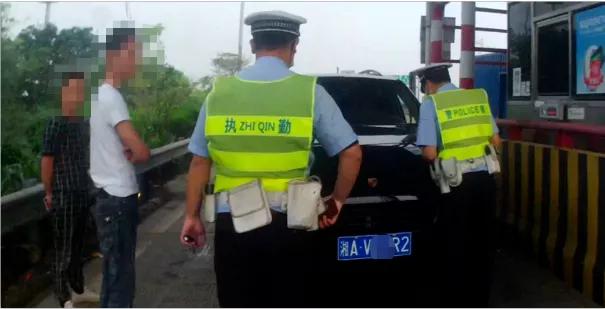 长沙保时捷停车被堵,长沙保时捷被扣