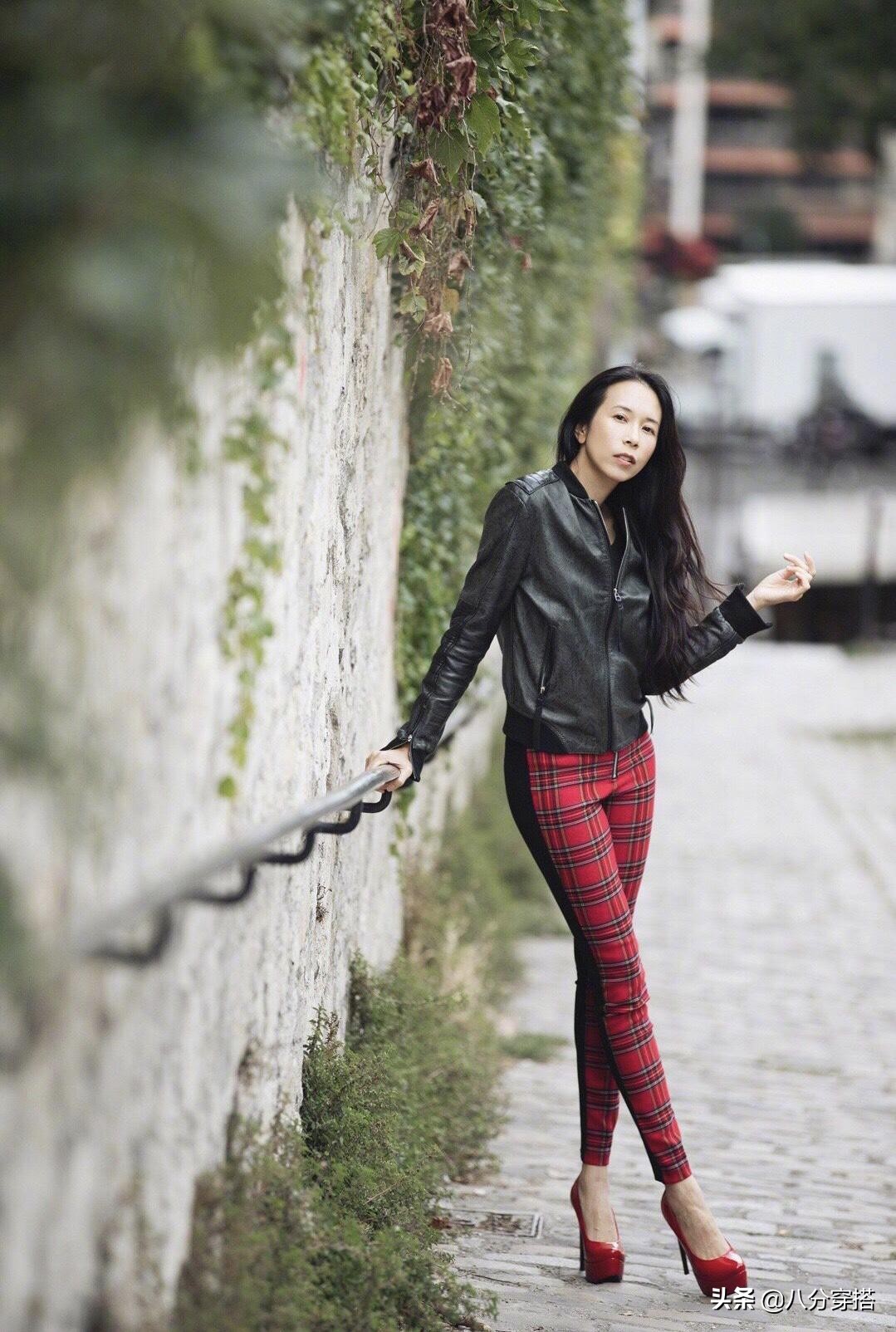 莫文蔚红色连衣裤图片,莫文蔚穿什么裤