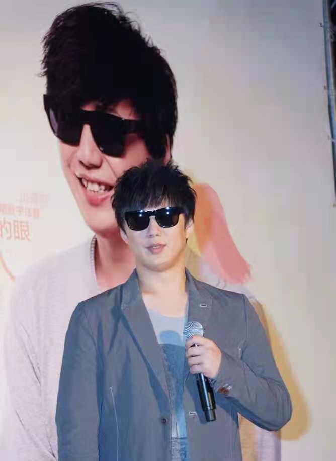 盲人歌手萧煌奇恋爱,歌手萧煌奇视频