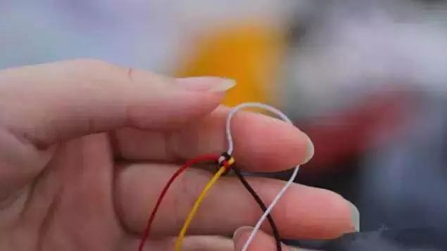 手编绳吊坠怎么打结,四股手编绳打结收尾