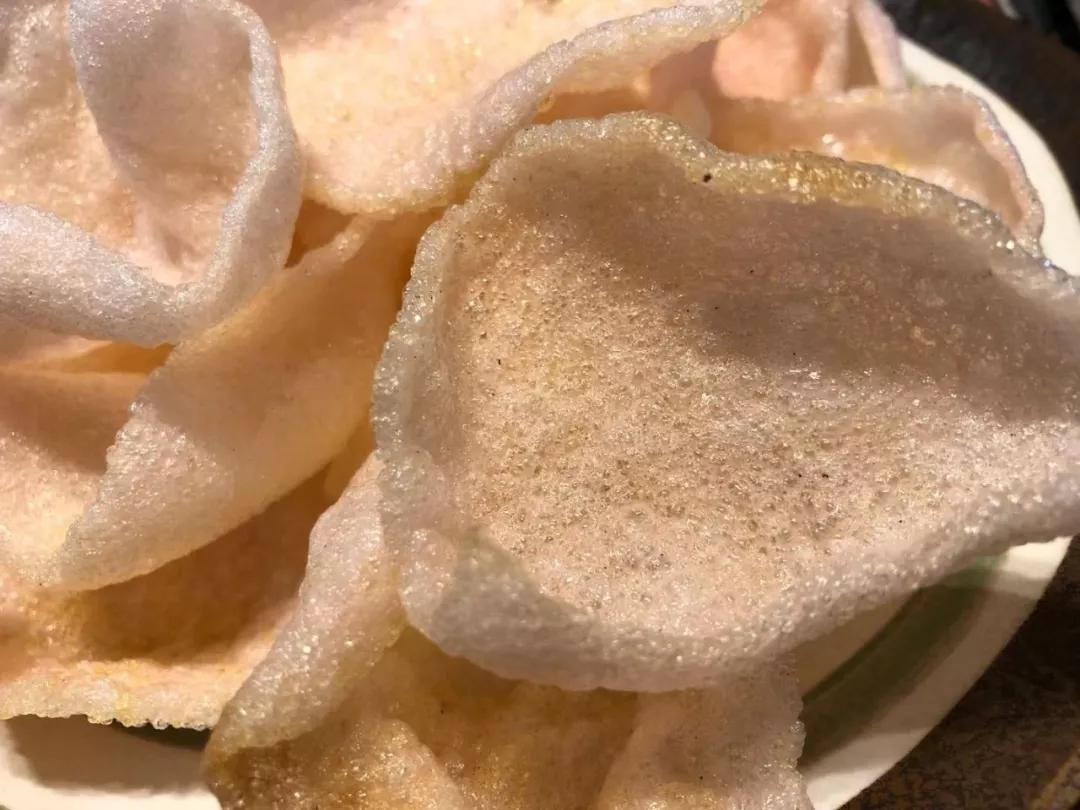 炸虾片寻找记忆中儿时的快乐,童年记忆中的美食炸虾片