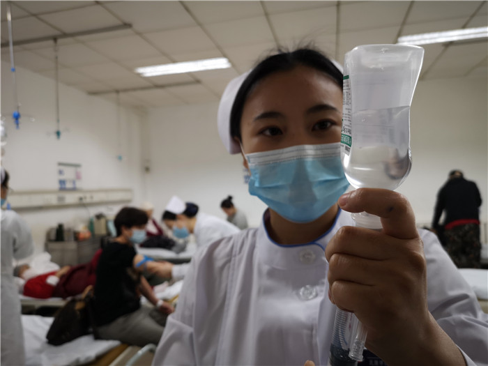 王嘉琪家庭：面对疫情一家三口勇敢“逆行”