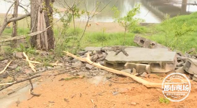 天空突然轰隆隆的一声巨响,天空突然雷鸣电闪