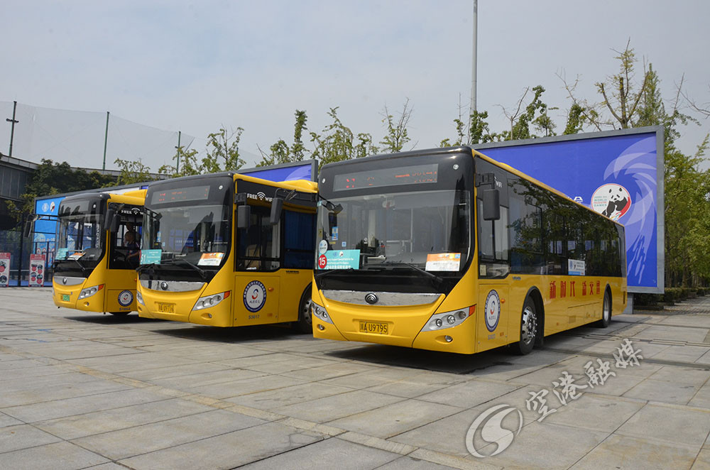 滴滴滴~~公交专线来啦！要去看世警会的，快上车~直达