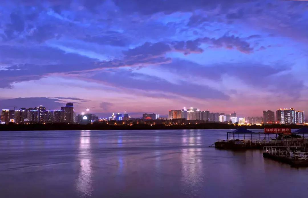 新年献词不负时代不负你,时光荏苒岁月如梭愿新年胜旧年