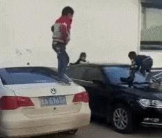 新娘开心的搞笑视频,搞笑gif开心一刻女司机上车