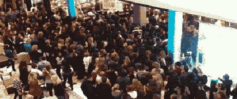 黑五狂抢开始!机场outlet堵爆温哥华华人凌晨排队全买疯了