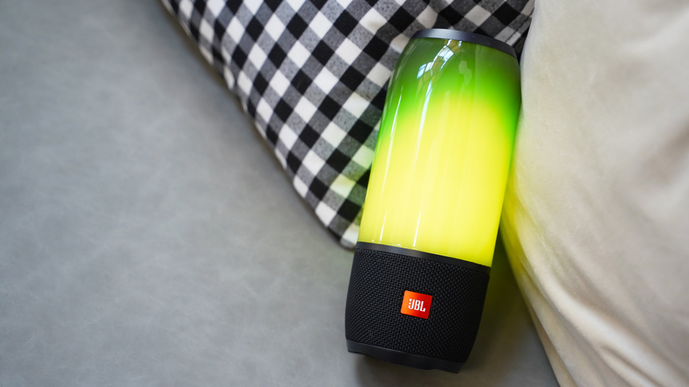 jbl和bose小水壶蓝牙音响评测,jbl和bose蓝牙音箱哪款最值得买