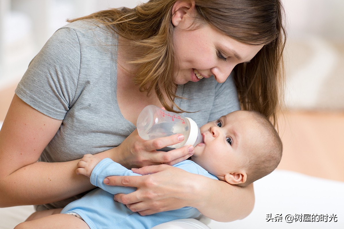 新生儿喂奶正确方法是怎样喂的,新生儿怎么喂奶是正确的