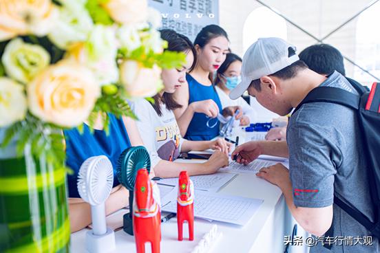 双星闪耀成都，与“沃”的盛夏之约