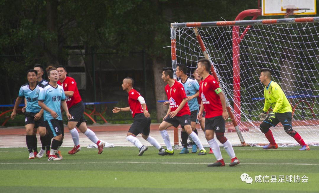 三市镇的足球比赛,我县首次举办全国县域足球赛事