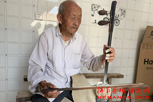 七旬老人幸福生活,双百岁老人的幸福生活