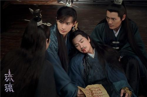 琉璃：禹司凤爹地惩罚元朗，不打人却揪裤带，所有秘密都告诉他