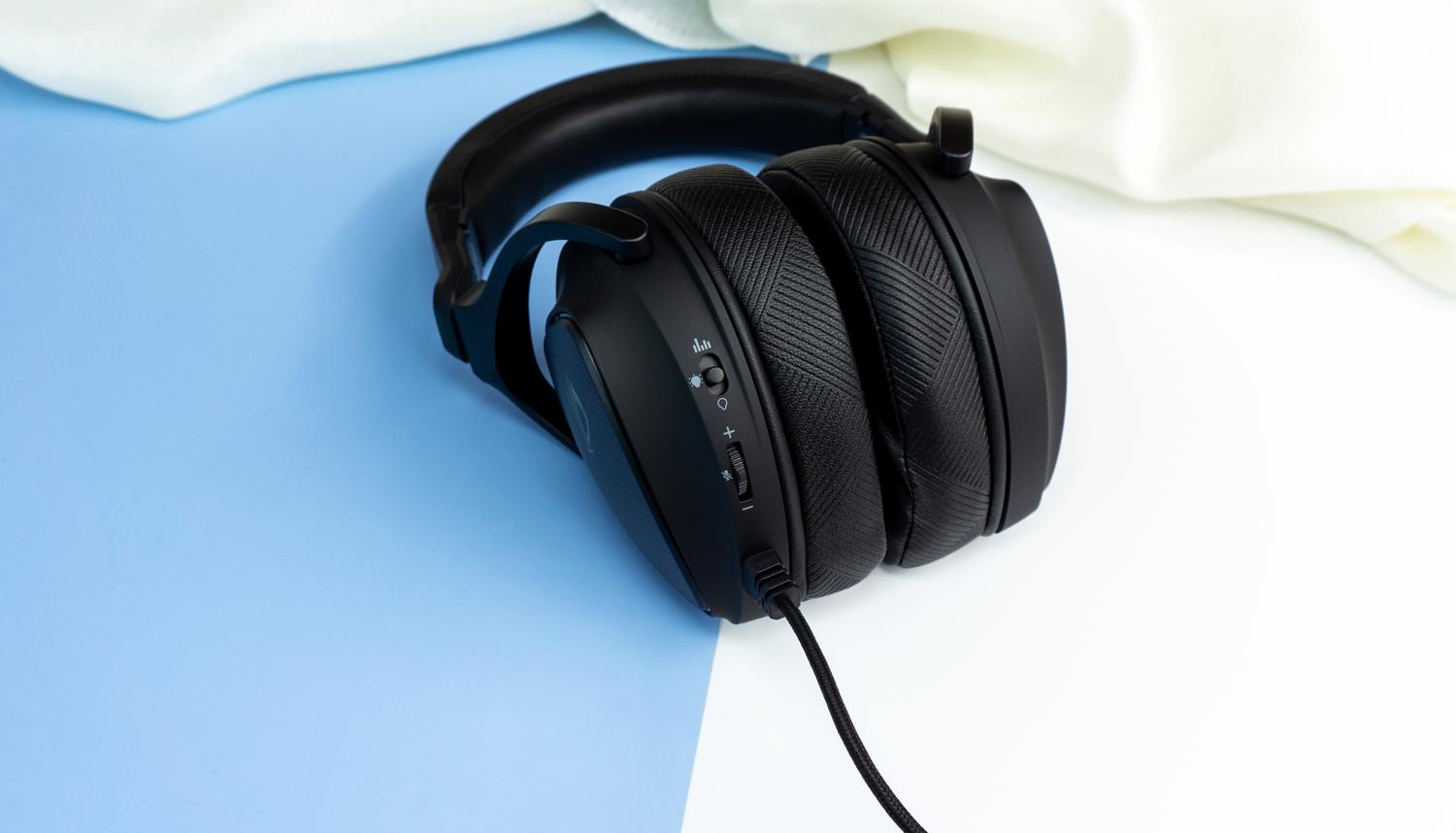 游戏宅理想桌面,电竞头戴式耳机rog棱镜s