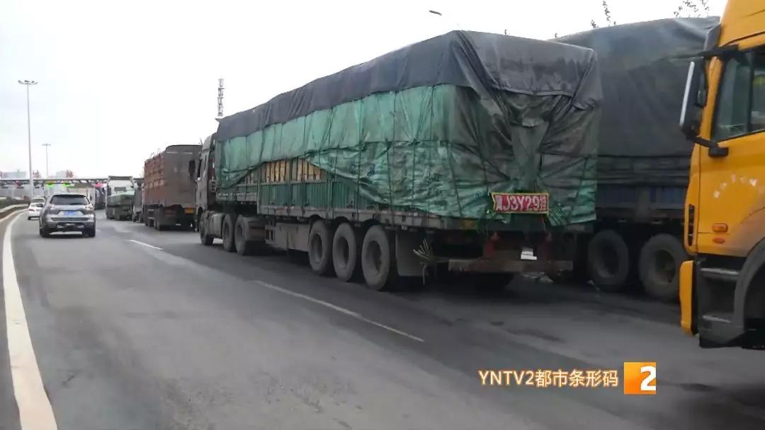 堵车堵在昆明北京路上视频,堵高速堵了一晚上