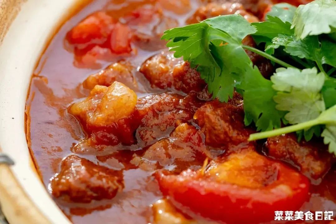 折腾一下午的年夜饭终于上桌了,历时五小时为家人做一顿年夜饭