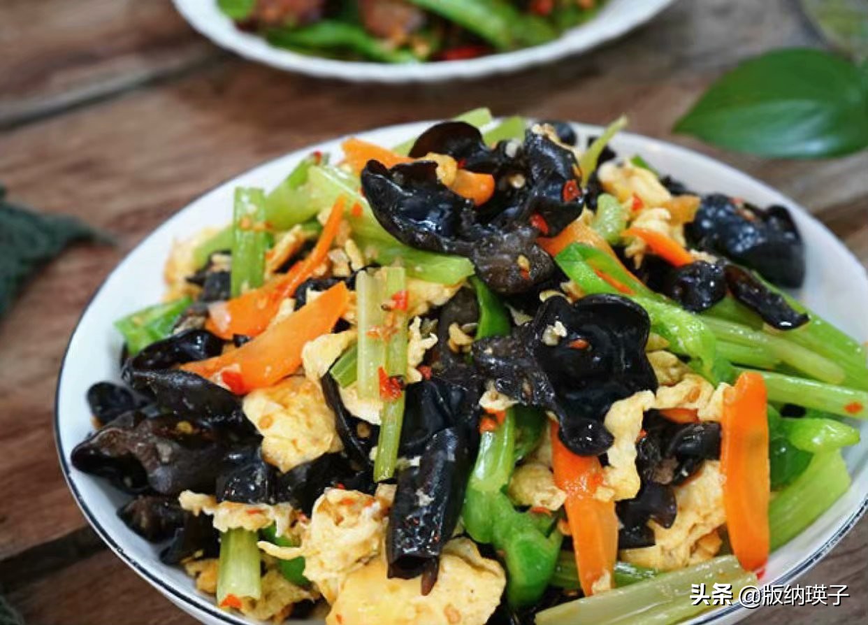 如何炒木耳才不会爆炸,炒木耳的时候怎么会爆