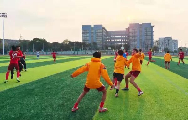 湘潭市足球比赛冠军,湘潭凤凰初级中学九年级风采大赛