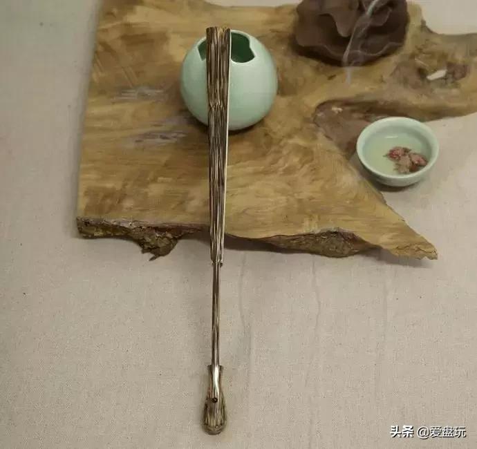 折扇一般在几块钱内,30的折扇和上百的折扇的区别