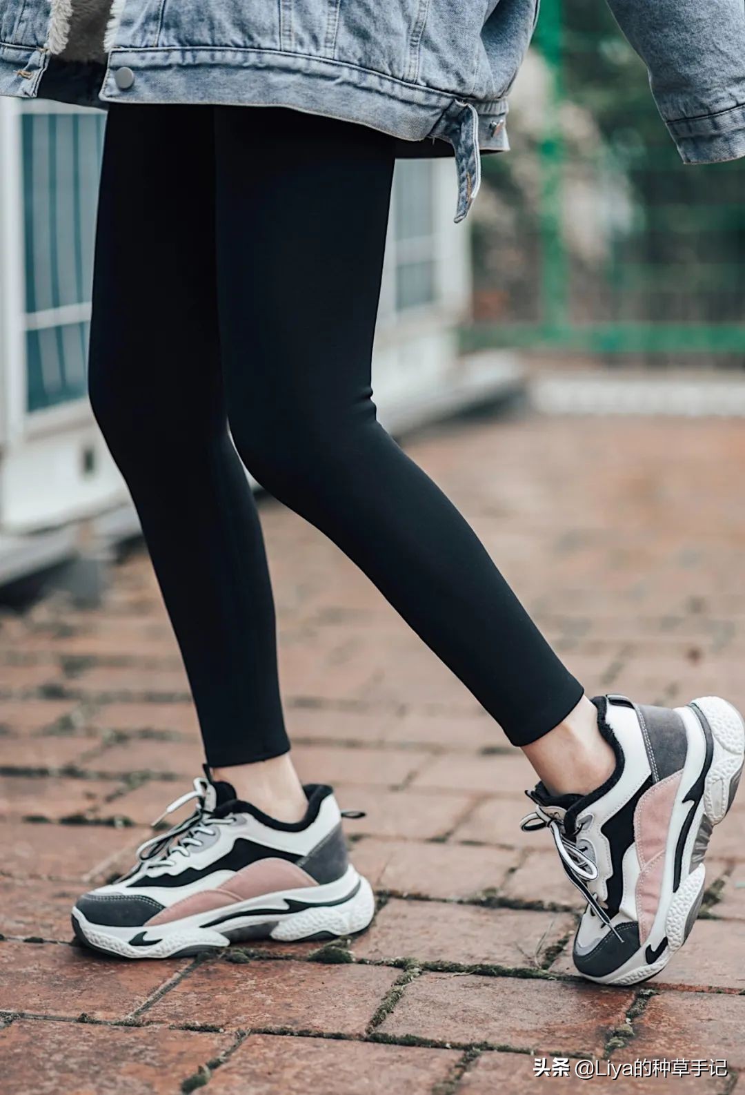 高领卫衣缩小领口的针法,卫衣小高领2018最时髦穿搭