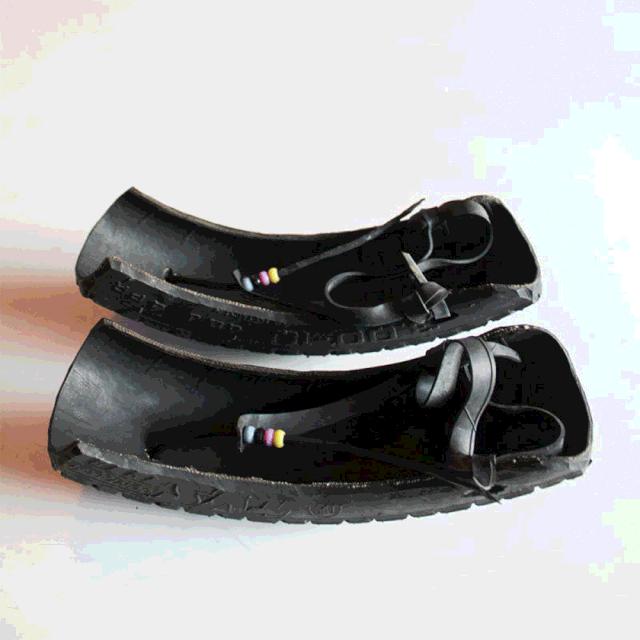 轮胎做成鞋？中国来的废轮胎，在非洲变成了人手一双的爆款潮鞋