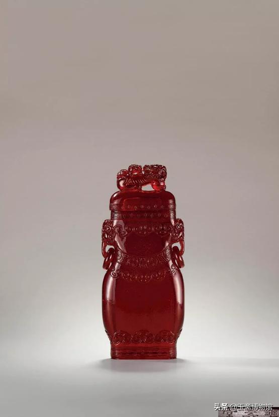 清乾隆时期琥珀蜜蜡雕刻摆件 (乾隆时期的琥珀鼻烟壶价值多少钱)