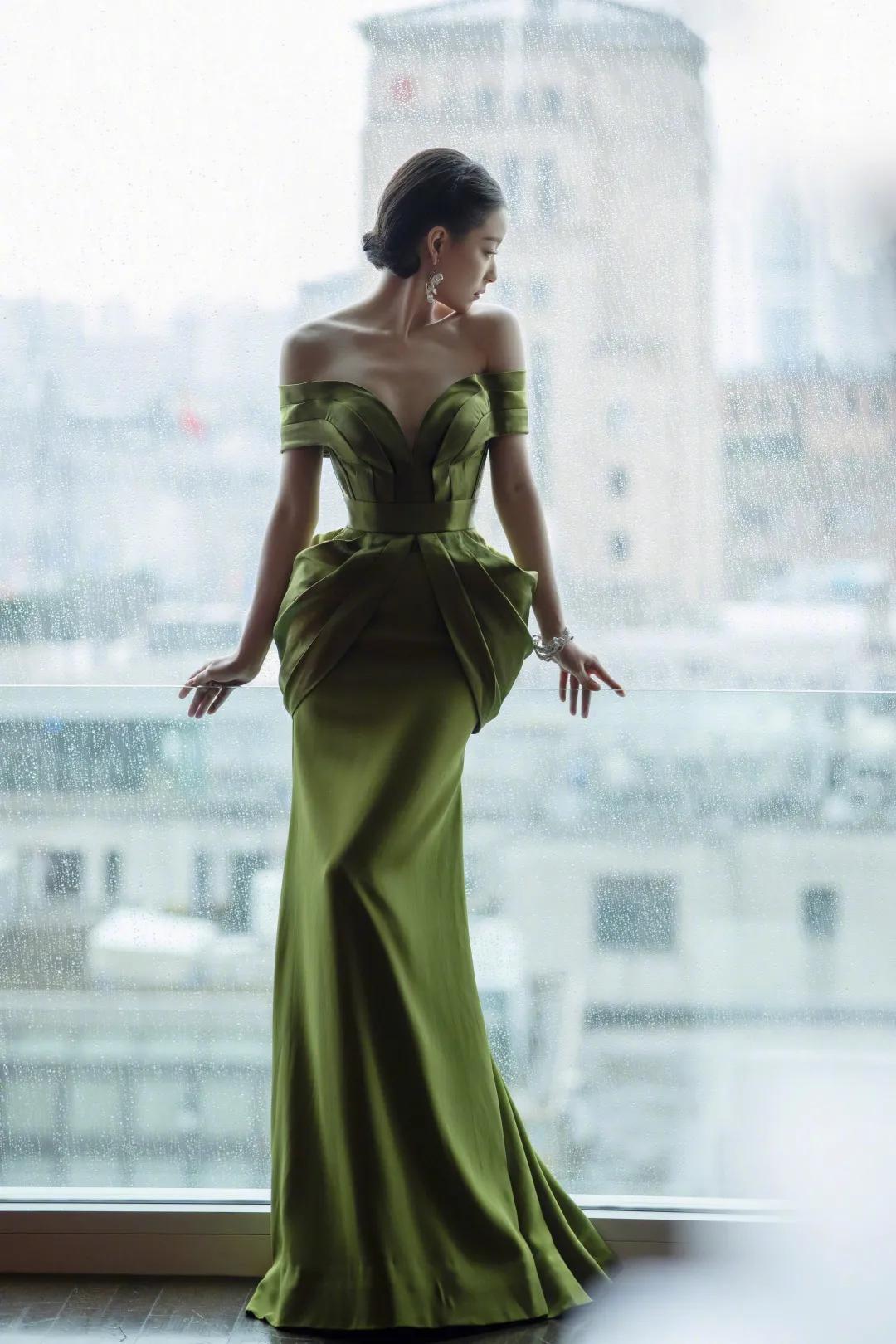 最新明星红毯珠宝,女明星红毯封神造型礼服