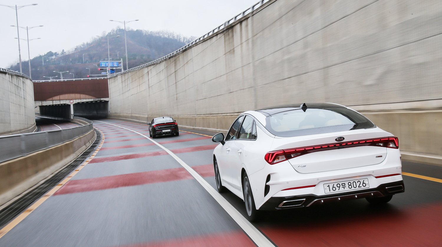 起亚k5是b级车吗,全新起亚k5高颜值运动帅气真香