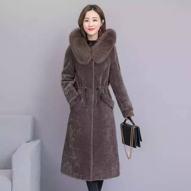 黑色短款面包服怎么搭配哈伦裤,条绒女款加绒哈伦裤配面包服