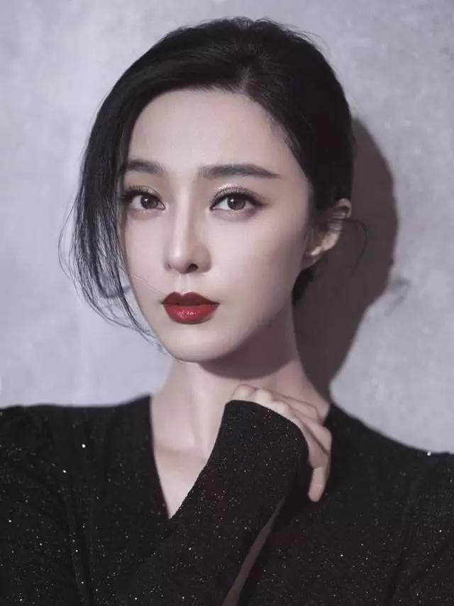 大脸女孩如何显脸小,大脸妹子必学的瘦脸诀窍