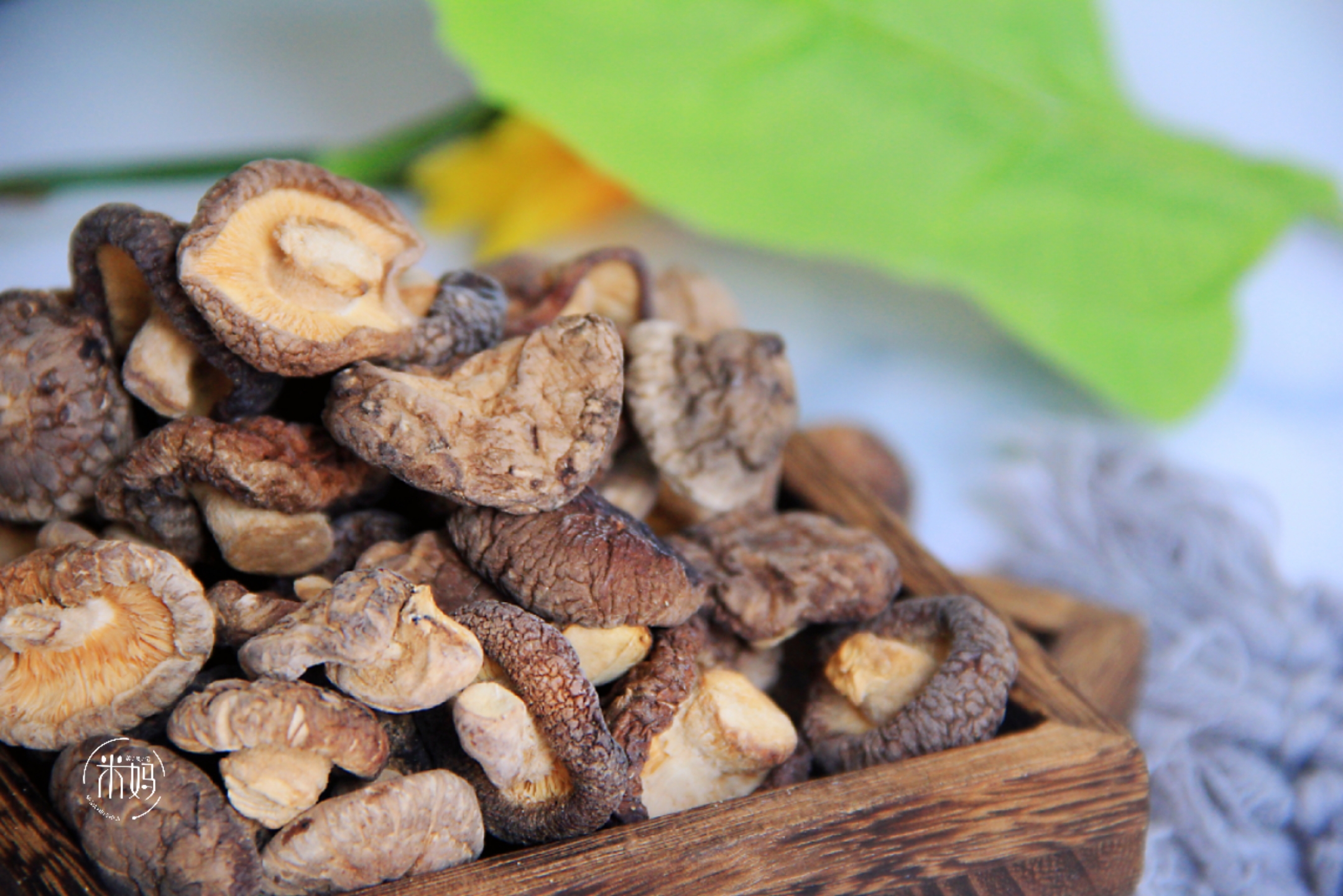 泡过水的干香菇怎么处理,泡发干香菇有苦味