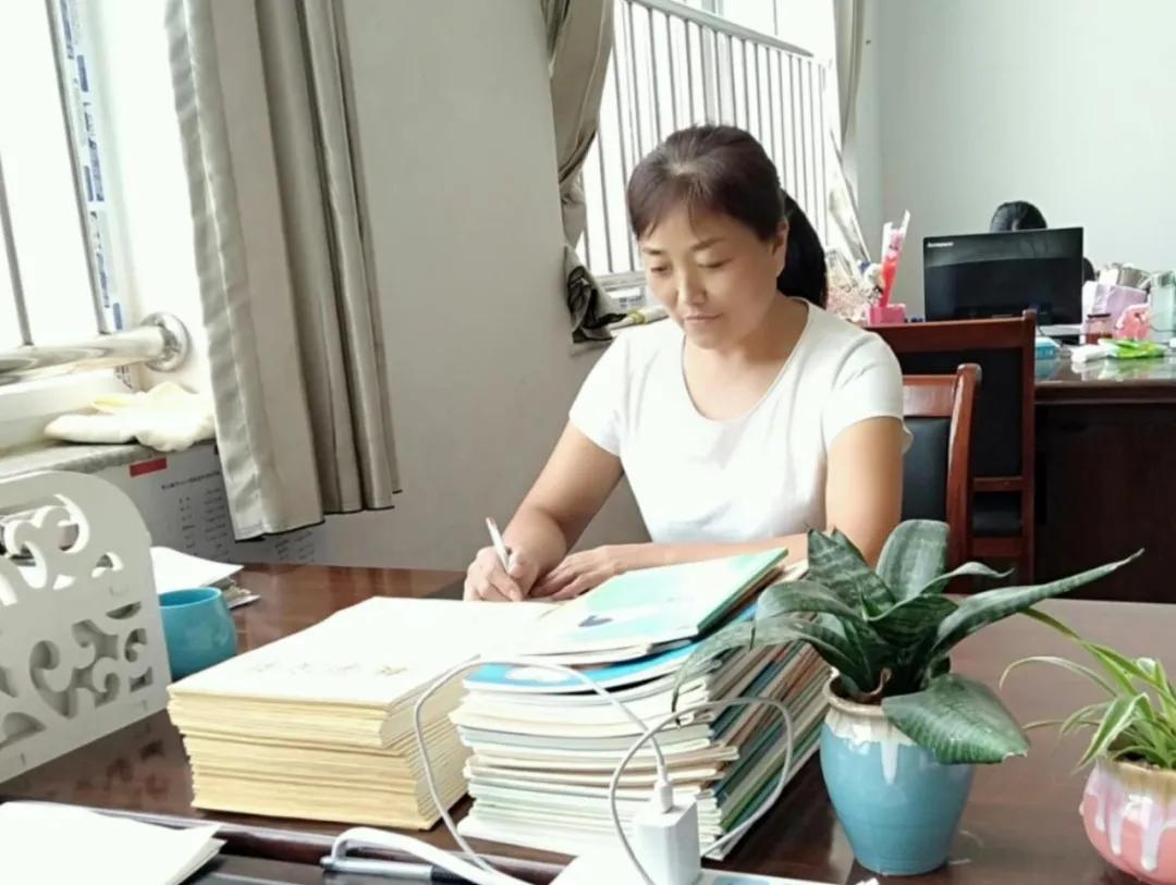 「莒县峤山镇中心小学」最美教师李守丛：倾情注爱，静待花开