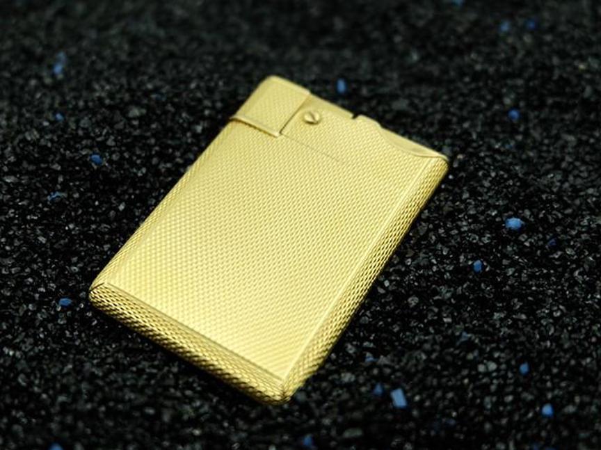 小伙爱收藏古董打火机,高价收藏打火机