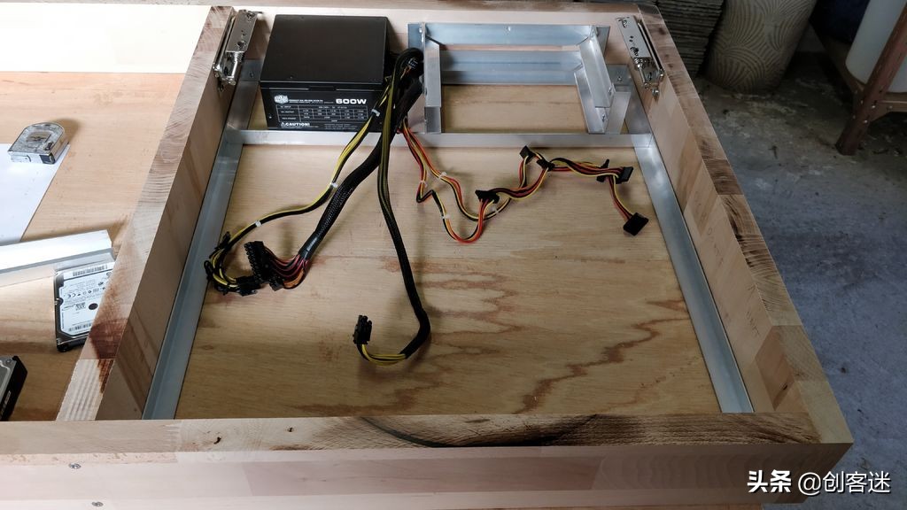 一体式机箱水冷电脑桌教程,国外自制水冷电脑桌