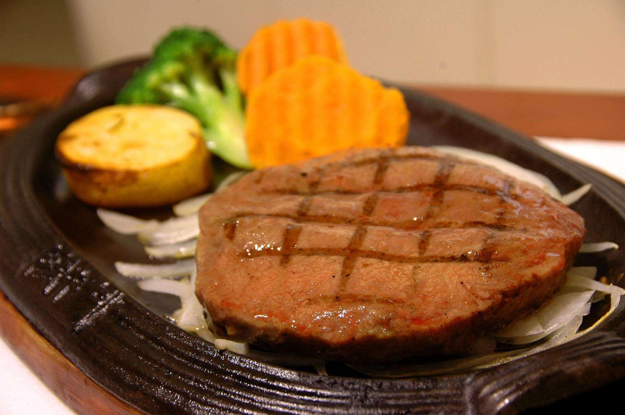 吃菲力牛排视频,牛排是菲力还是西冷更适合孩子