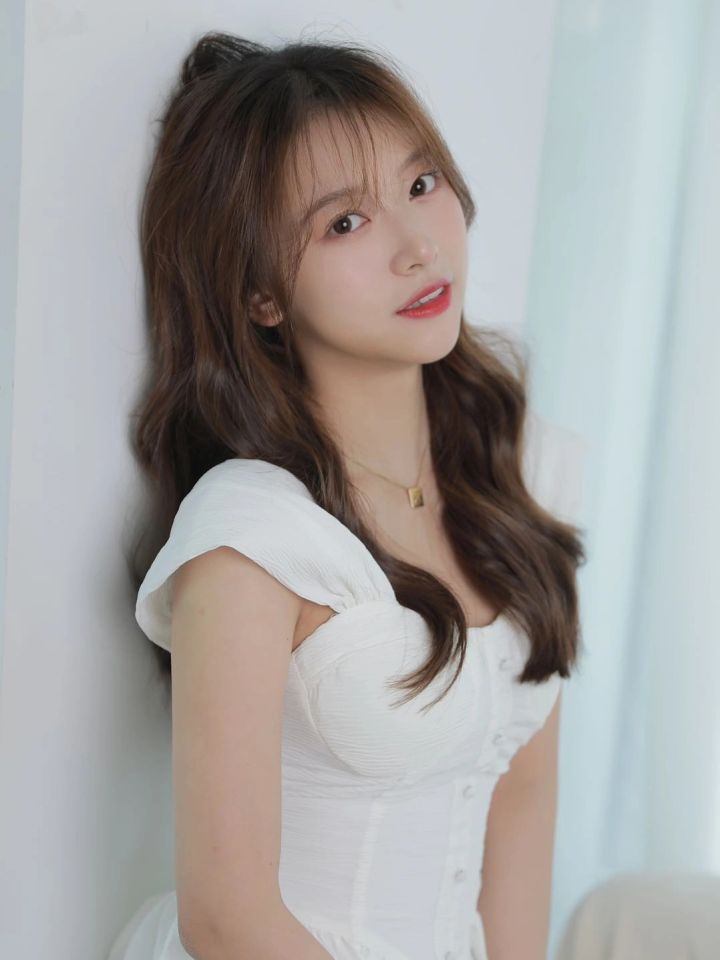 人像拍摄如何摆出自然的姿势,郁金香与人像拍照姿势照片