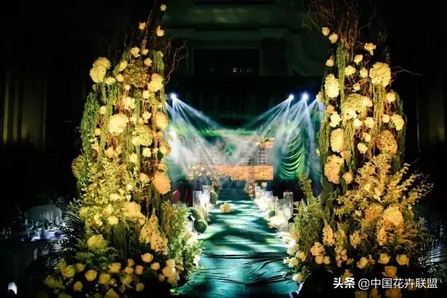 办一场20桌的婚礼多少钱,酒店办一场婚礼大概多少钱