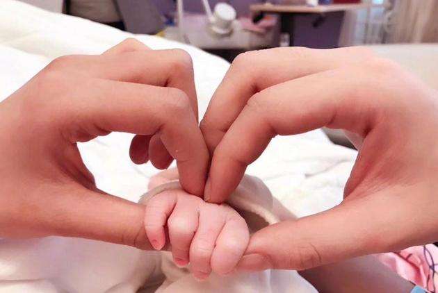 0-6岁宝宝抚触图解,0-6个月宝宝抚触视频