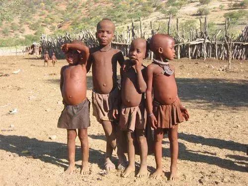 我在非洲开挖机：出门要带AK47，月薪10000+！