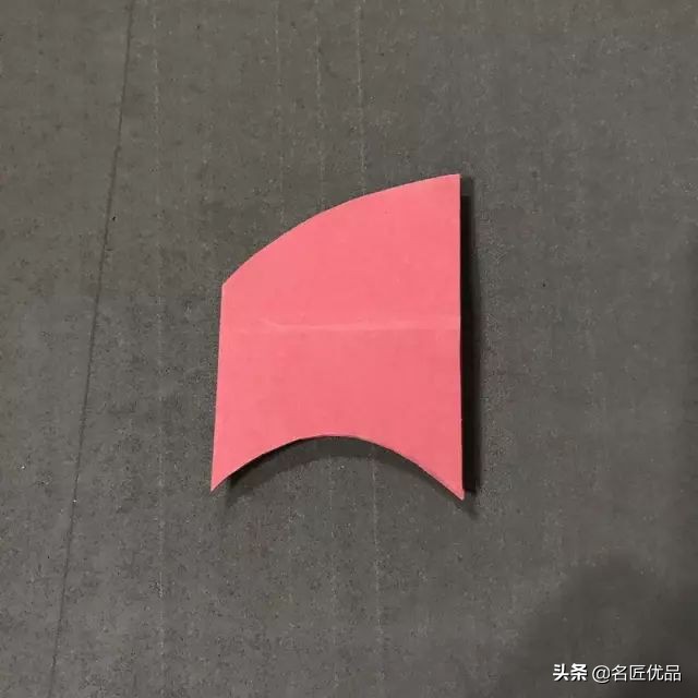 看别人剪新年剪纸很好看,怎么用剪刀来剪新年剪纸