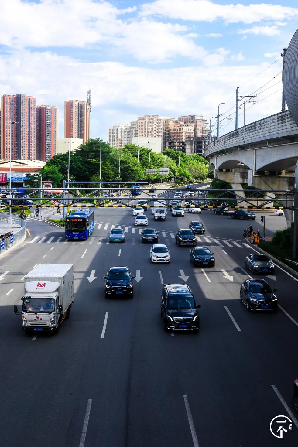 深圳“厂妹”村：租客月入4000，房租500
