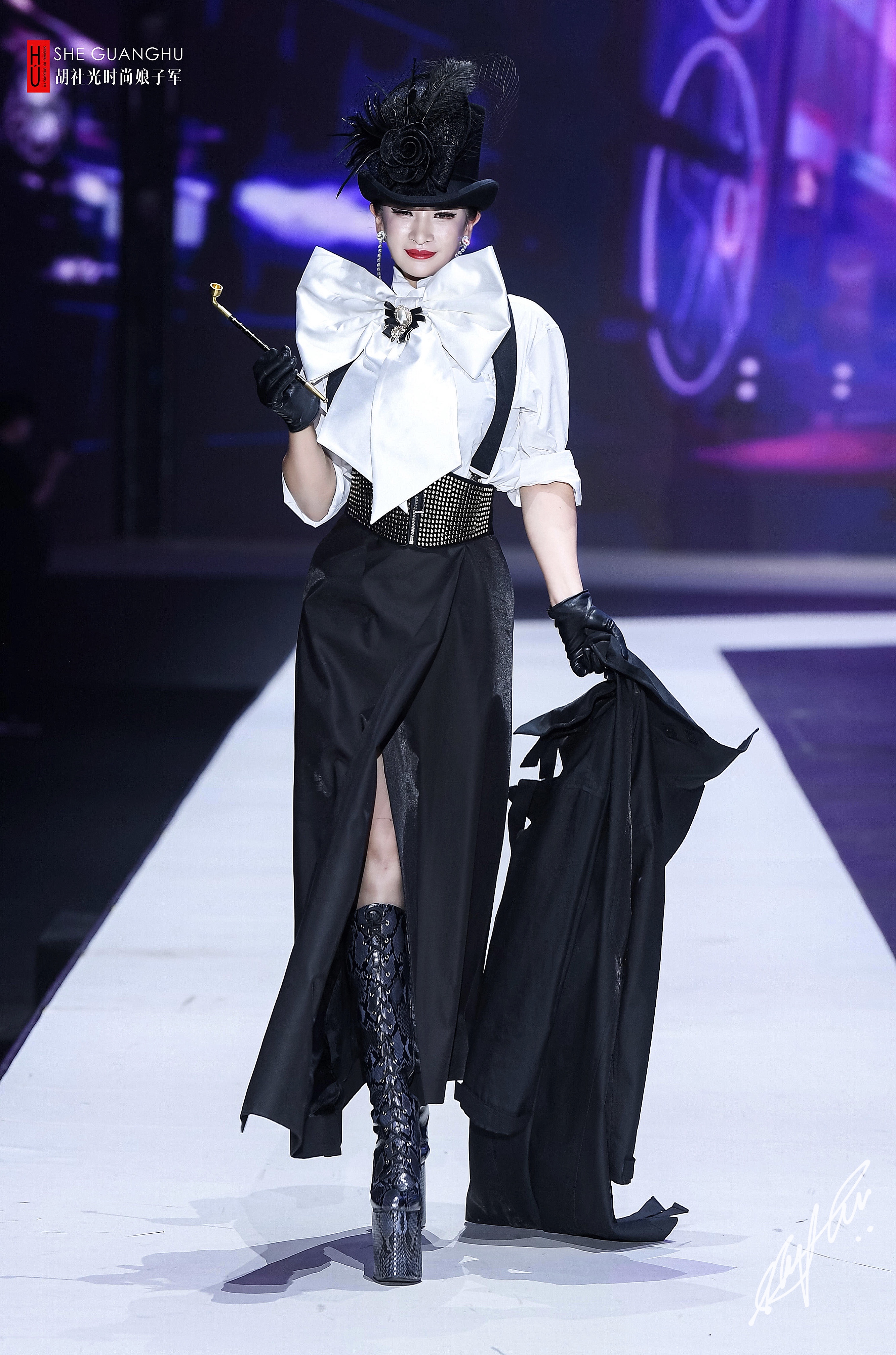 胡社光时尚娘子军五周年show,胡社光时尚娘子军亮相视频