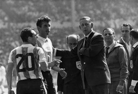 足球比赛红黄牌最多的比赛,足球红黄牌比赛视频