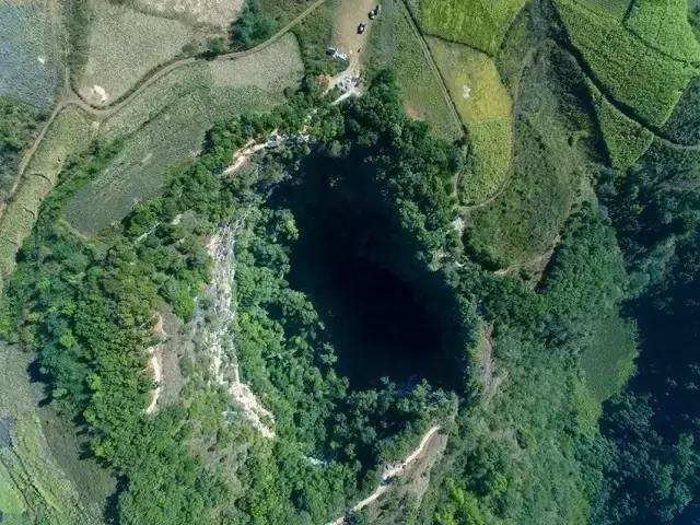 临沧市沧源县十大旅游景点,云南临沧沧源神奇的天坑