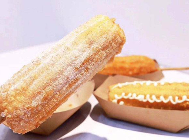 玉米一煮就炸,路边小摊上的脆皮玉米怎么炸